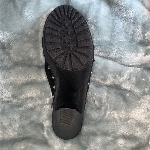 Black heels - Picture 2 of 3